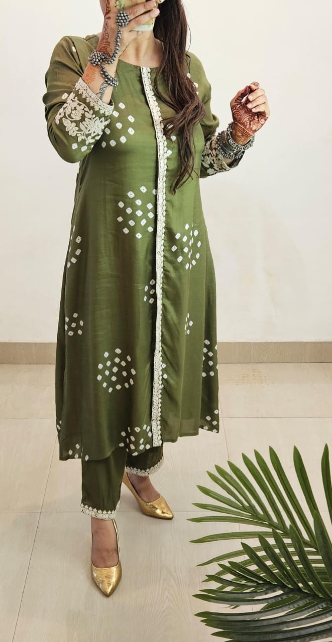Muslin Silk Bandhej Kurta Set with Thread Embroidery (Green)