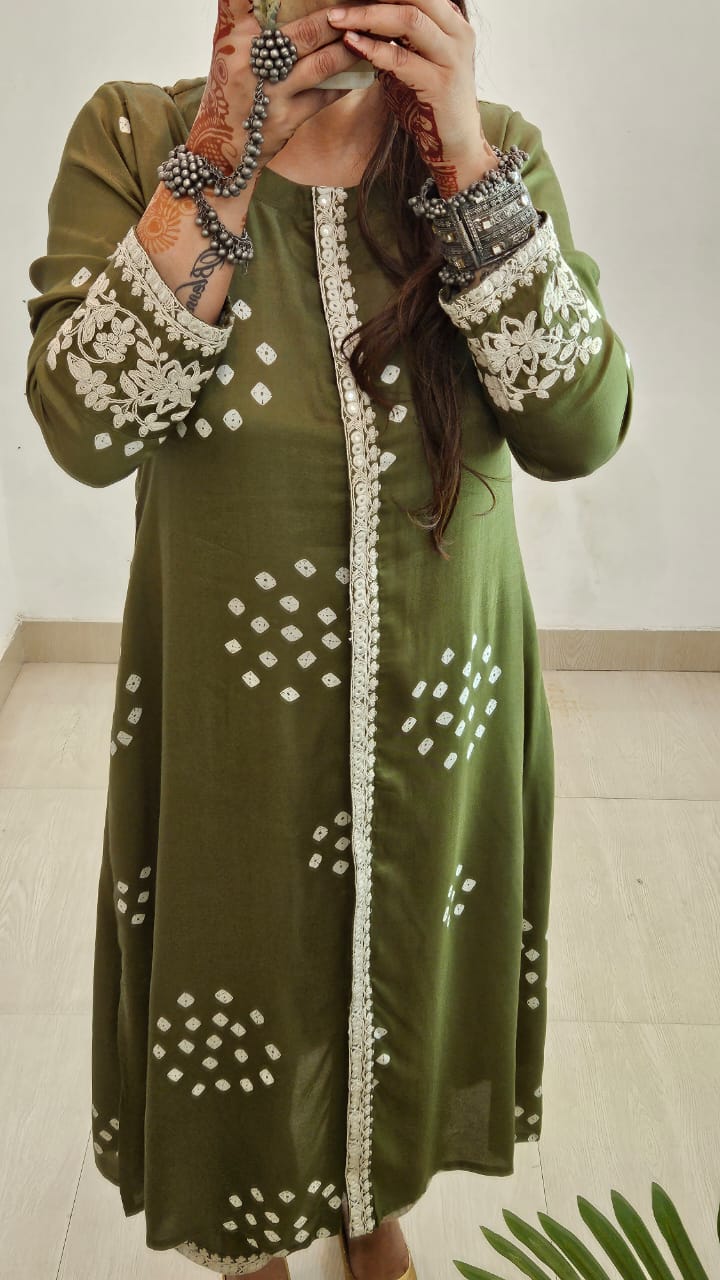 Muslin Silk Bandhej Kurta Set with Thread Embroidery (Green)