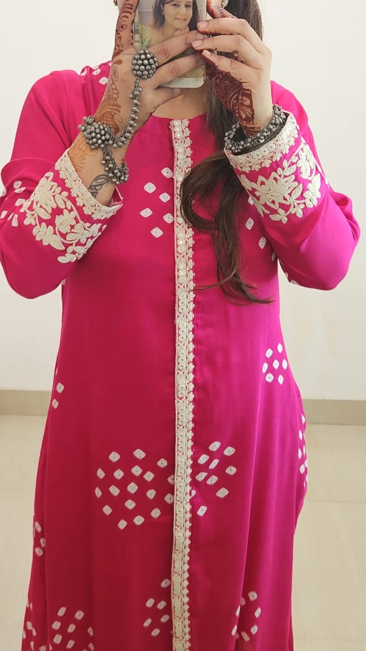 Muslin Silk Bandhej Kurta Set with Thread Embroidery (Pink)